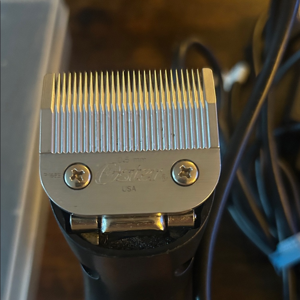 Oster Hair Clipper Set - Black and Silver - Picture 3 of 4